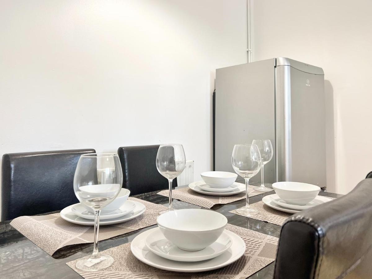 Last-minute Offers L Exclusive Deals On 2 Double Bedrooms - Weekly & Monthly - Sleeps 6 Lhofin Short Lets & Serviced Apartament *